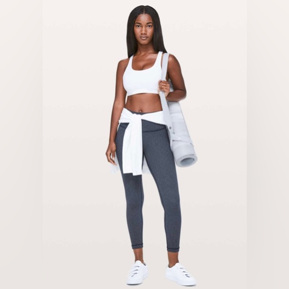SOLD>>Lululemon Wunder Under HR 25"
Pacific Pointe Jacquard True Navy Onyx Blue - Picture 2 of 10